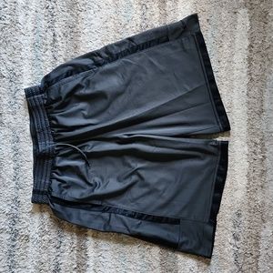 Nike Dri-Fit Grey and Black Basketball Shorts - Size Men's Large